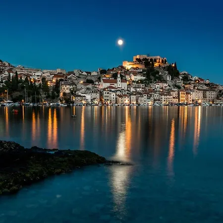 Charming Renovated Next To The Sea Lägenhet *